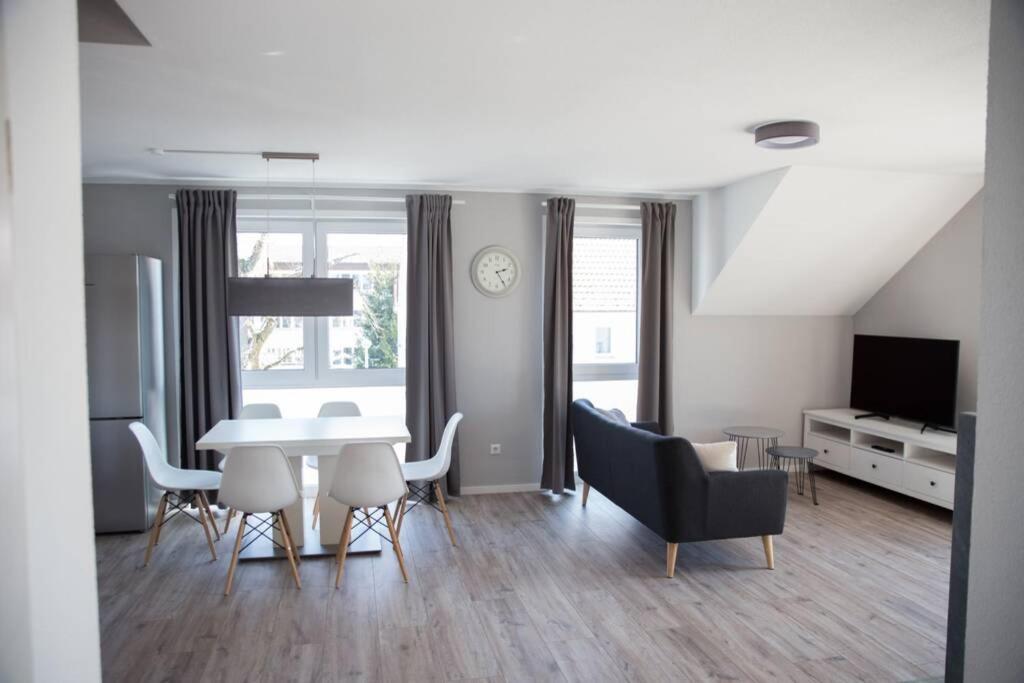 Moderne Neubau-Wohnung Mit Kamin Und 35Qm Dachterrasse Trossingen Exterior photo
