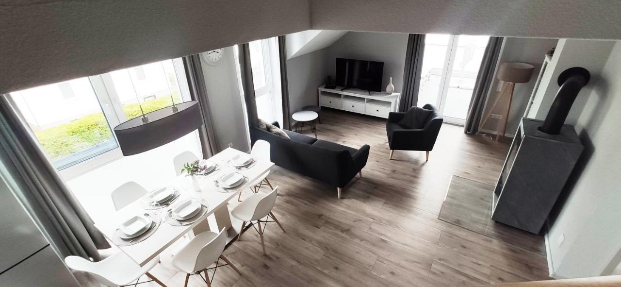 Moderne Neubau-Wohnung Mit Kamin Und 35Qm Dachterrasse Trossingen Exterior photo