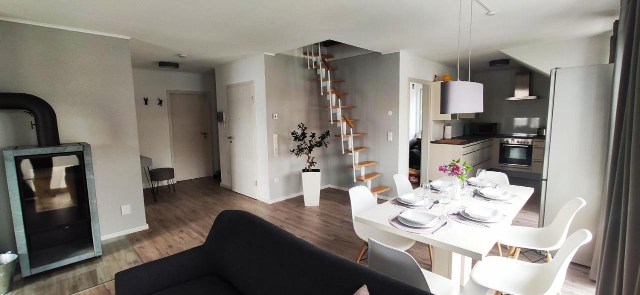 Moderne Neubau-Wohnung Mit Kamin Und 35Qm Dachterrasse Trossingen Exterior photo