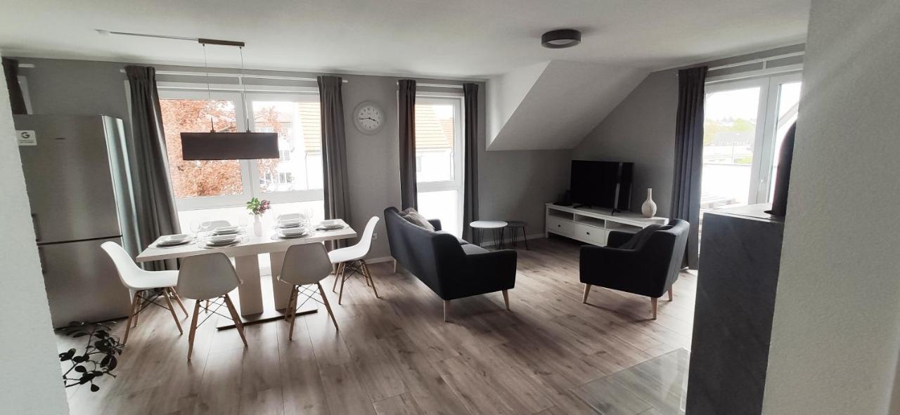 Moderne Neubau-Wohnung Mit Kamin Und 35Qm Dachterrasse Trossingen Exterior photo