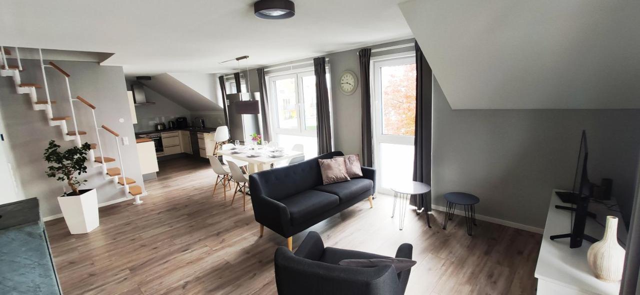 Moderne Neubau-Wohnung Mit Kamin Und 35Qm Dachterrasse Trossingen Exterior photo