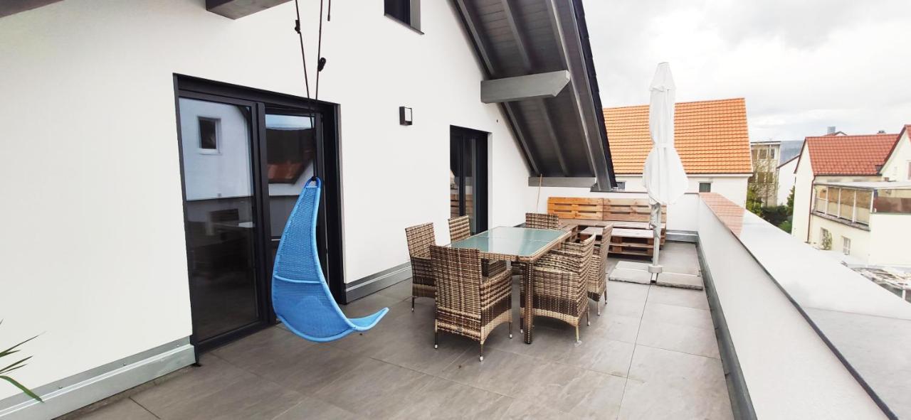 Moderne Neubau-Wohnung Mit Kamin Und 35Qm Dachterrasse Trossingen Exterior photo