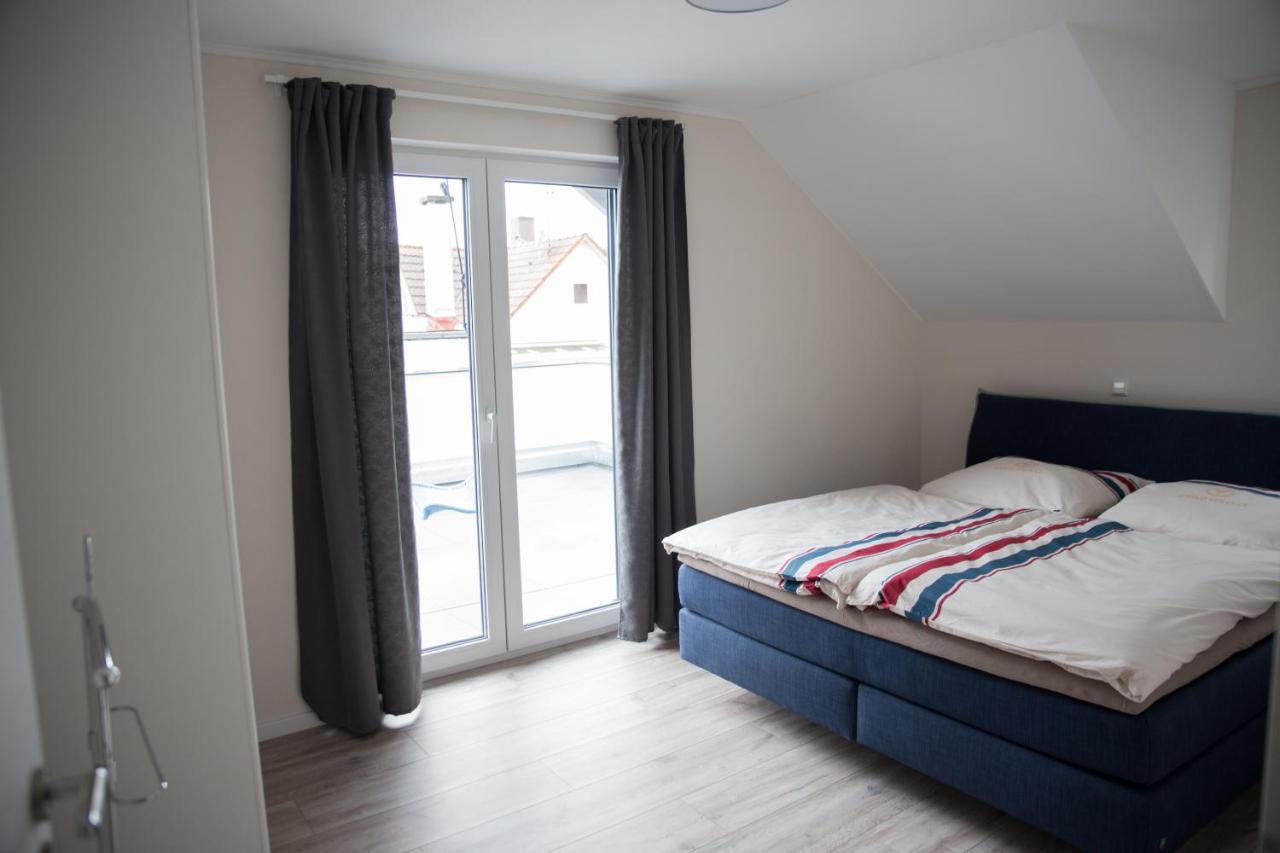 Moderne Neubau-Wohnung Mit Kamin Und 35Qm Dachterrasse Trossingen Exterior photo
