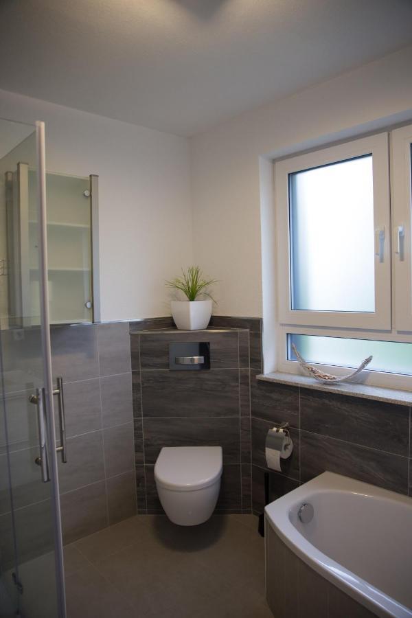 Moderne Neubau-Wohnung Mit Kamin Und 35Qm Dachterrasse Trossingen Exterior photo