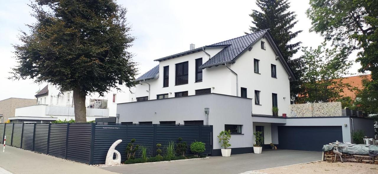 Moderne Neubau-Wohnung Mit Kamin Und 35Qm Dachterrasse Trossingen Exterior photo